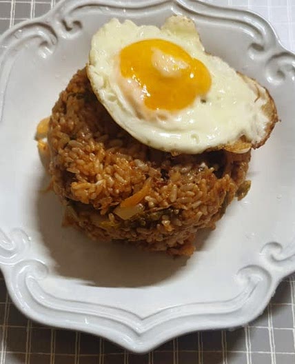 김치를 넣어 더 맛있는 고추참치 볶음밥 만들기