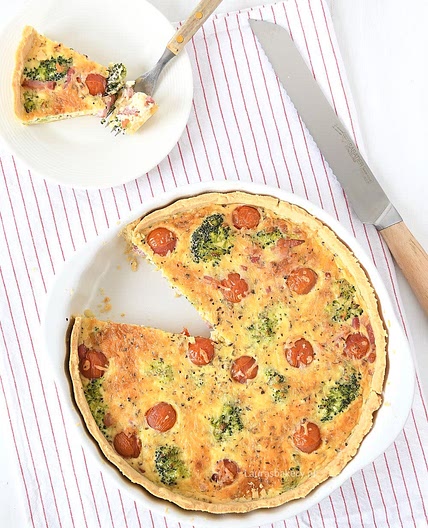 Quiche met broccoli en tomaat