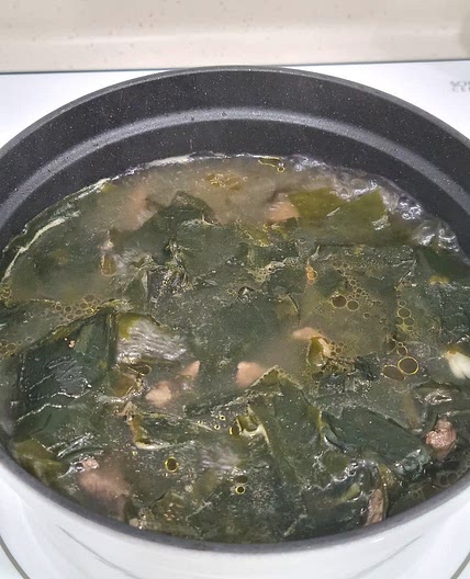 소고기 미역국 끓이는 방법 국물 진하게 빠른시간에 내는법 :: 소고기 미역국 레시피