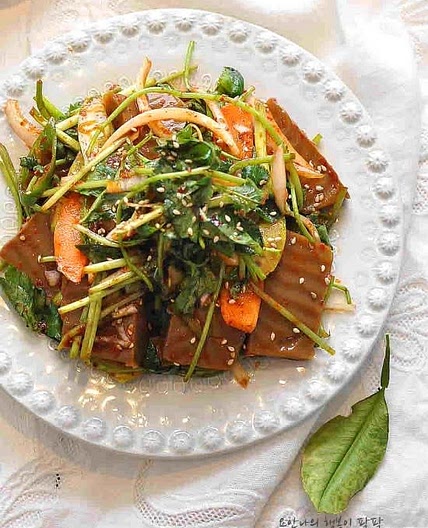참나물도토리묵무침
