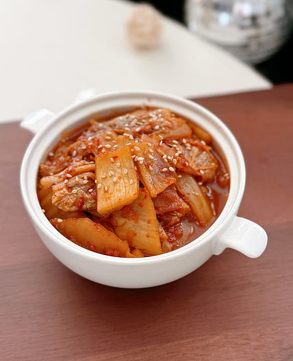 묵은지 김치볶음 만들기 신 김치볶음 레시피 도시락반찬 메뉴