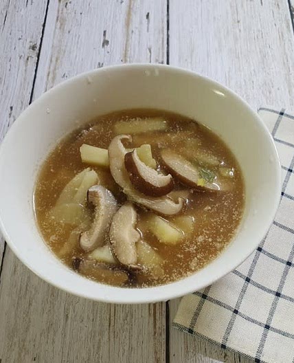 육수없이 액젓으로 간을 한 들깨감자국 만들
