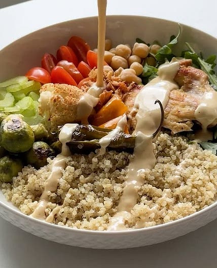 치킨 & 퀴노아 샐러드 (Chicken & Quinoa Bowl)