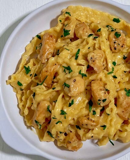 Mafaldine with Chicken in Garlic Parmesan Sauce
