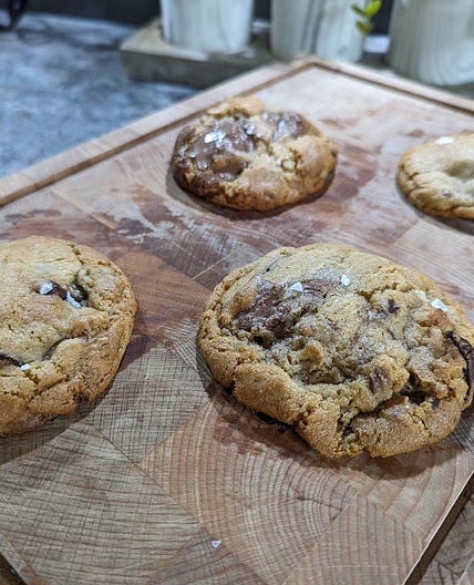 Walnut and chocolate cookies