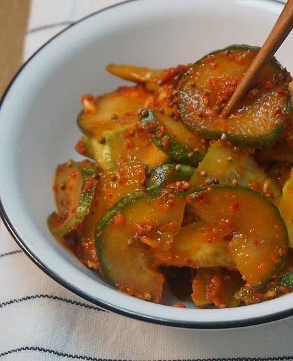 비로 먹는 생오이 무침