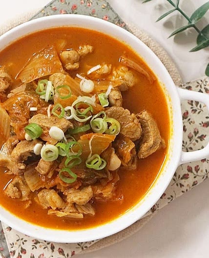 간단 돼지고기 목살 김치찌개 맛있게 끓이는 법