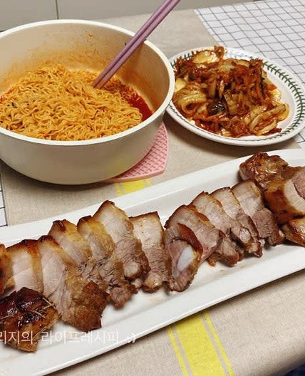 후라이팬으로 하는 겉바속촉 크리스피 통삼겹살 요리