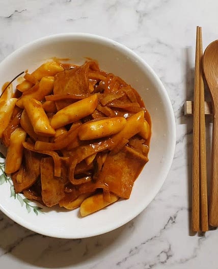 시원한 국물이 맛있는 무 떡볶이 만들기