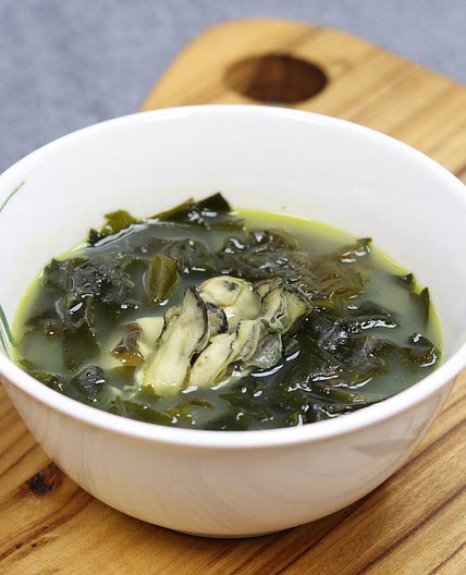 겨울철 보양식 굴미역국 맛있게 끓이는 방법
