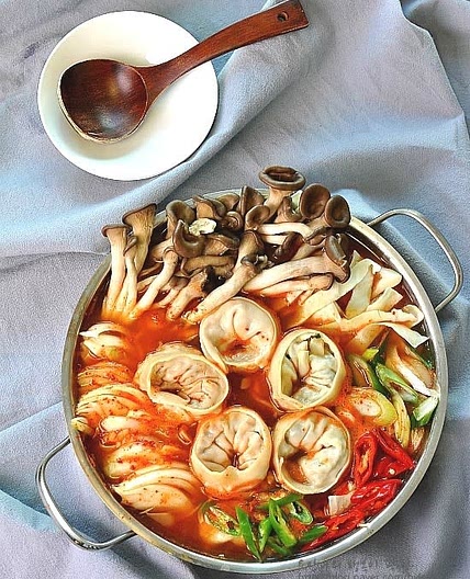 김치만두전골