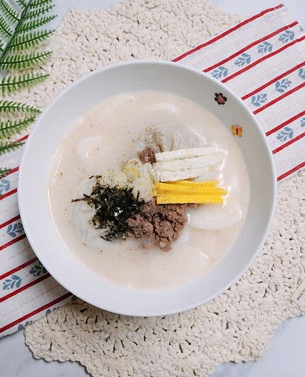 사골 곰탕 떡국 소고기 꾸미 고명 떡만둣국