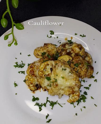 Grilled cauliflower with cheese topping