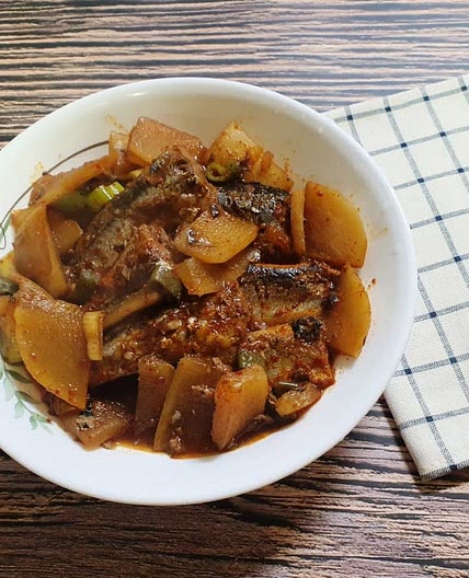 통조림 캔으로 감칠맛 나는 꽁치무조림 만들기