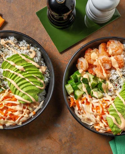 Pokébowl met garnalen en avocado