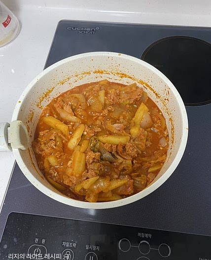 밥에 쓱 비벼먹는 집에서 하기 간단한 감자스팸짜글이