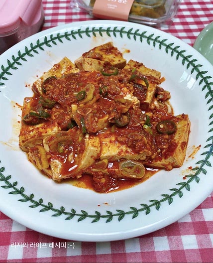 칼칼얼큰하게 밥 두그릇 뚝딱 먹을 수 있는 백종원 두부조림