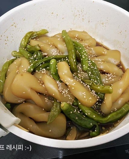 매콤하면서도 달달한 밥도둑 반찬 꽈리고추 곤약 조림 레시피