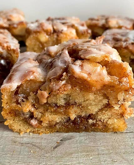 Cinnamon Apple Cake