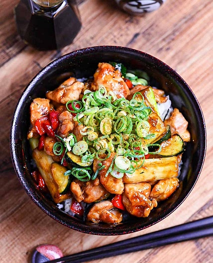 Easy Yakitori Donburi Recipe (Japanese Chicken Rice Bowl)