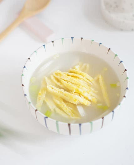 사골 떡국 만들기 계란지단 올려서 ~