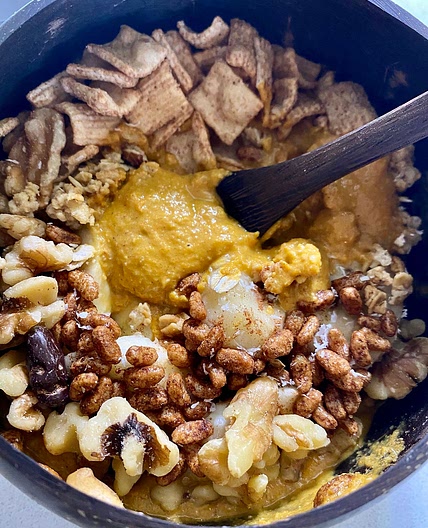 Carrot Cake Smoothie Bowl 🥕🍌