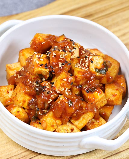 반찬도 되고 간식도 되는 양념치킨 맛이 나는 두부강정 레시피