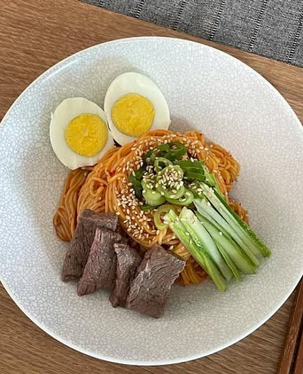 새콤달콤 비빔국수