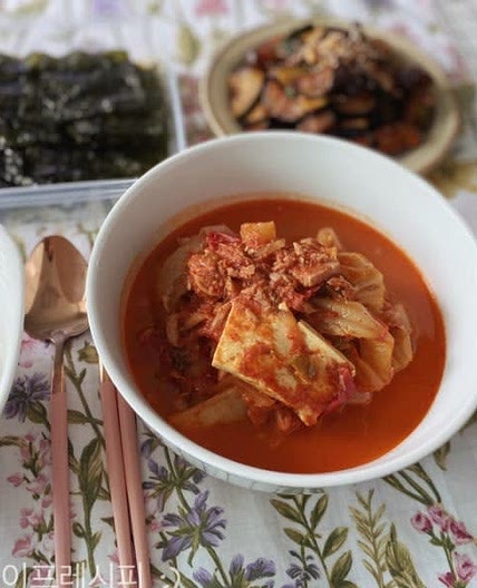 [토마토 김치찌개] 더 감칠맛나는 김치찌개 맛있게 끓이는법