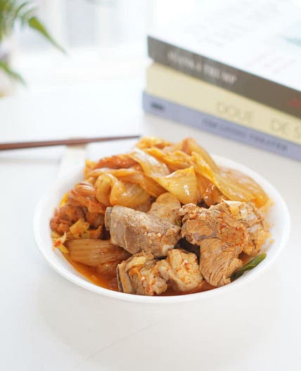 돼지갈비김치찜 돼지뼈김치찜 만들기 묵은지 필수~