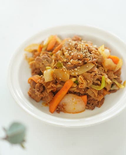 대패삼겹살 제육볶음 만드는법 덮밥으로 해서 먹어요