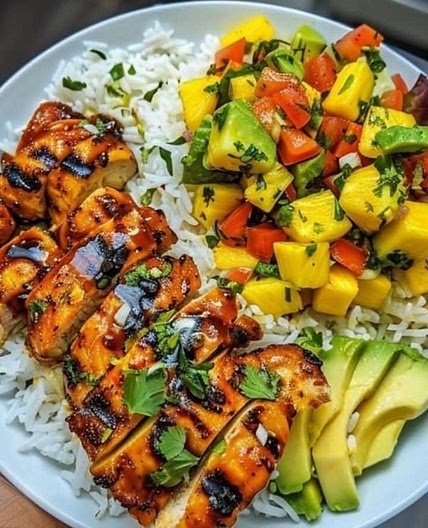 "🍋 Lemon Ginger Chicken with Pineapple Salsa