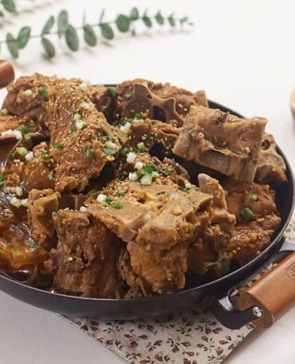 돼지등뼈로 만드는 간장등뼈찜 레시피