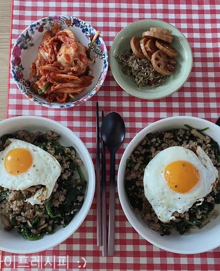 [태국식 볶음밥] 간단한 시금치 돼지고기 볶음밥 팟카파오무쌉 만들기