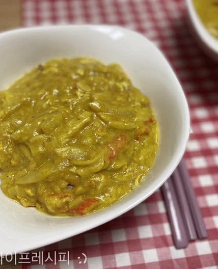 티아시아 커리분말과 게살로 만든 태국식 카레 뿌빳뽕커리