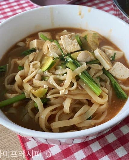 된장찌개로 만드는 구수한 된장국수 된장칼국수