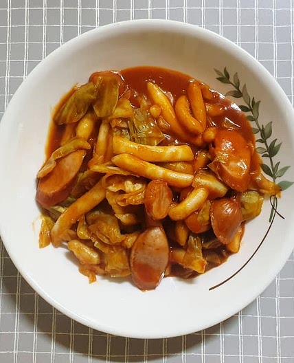 새콤달콤하게 즐기는 케찹떡볶이 만들기