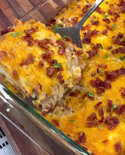 Cheesey Loaded Hashbrown Breakfast Casserole