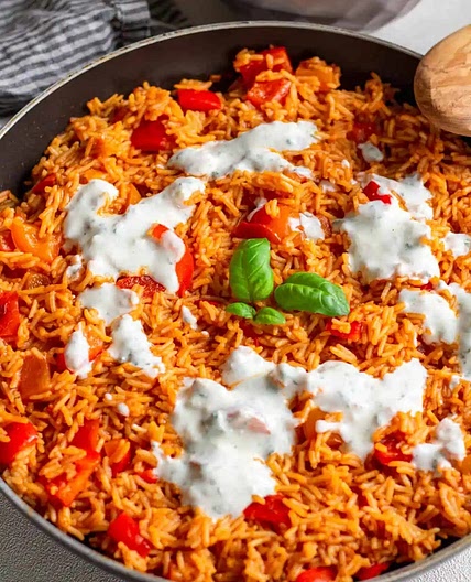 Onepot Paprika-Reis mit Joghurt Soße