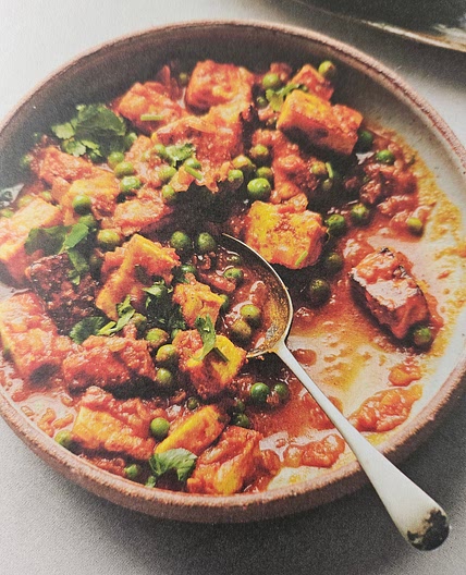 Spiced paneer with tomato and green peas
