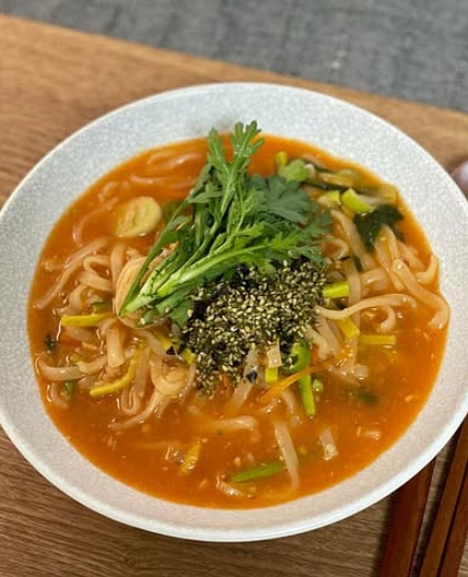 쑥갓듬뿍 장칼국수👩🏻‍🍳