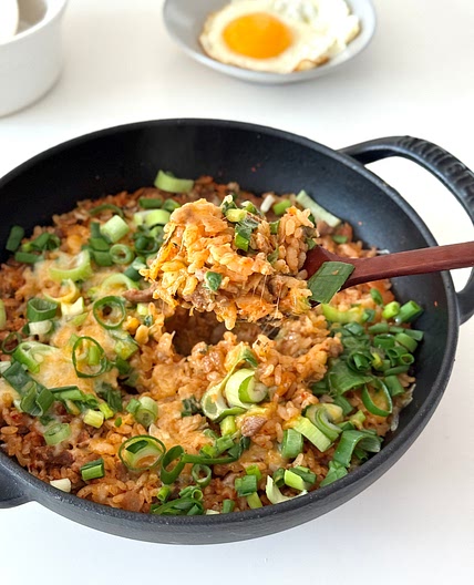 돼지김치치즈솥밥