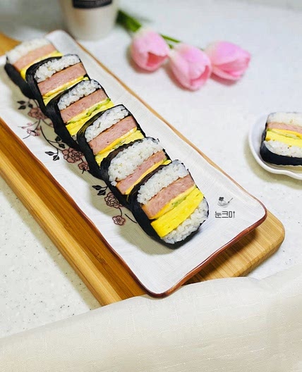 사각김밥 틀이 없어도 예쁘고 간단하게 스팸무스비 만들기