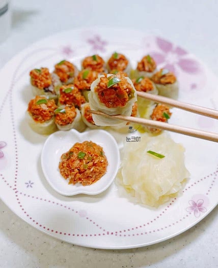 참치쌈장을 곁들여 더 맛있는 양배추쌈밥 만들기