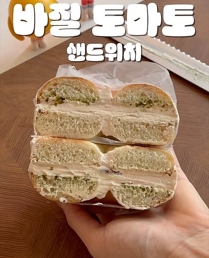 바질 토마토 베이글 샌드위치