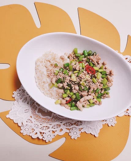 알토란 돼지고기 마늘쫑 덮밥