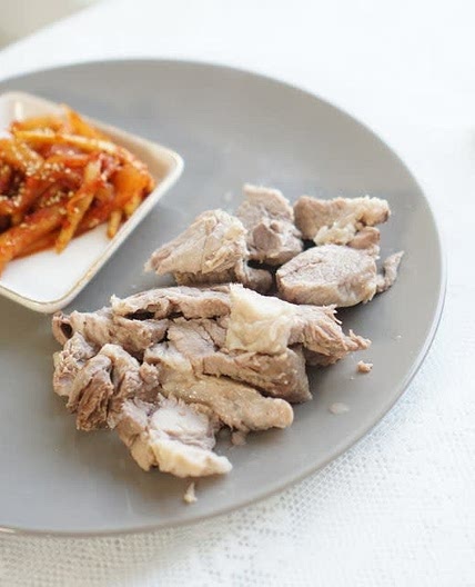 압력솥 수육 삶기 돼지고기 수육 부위는 앞다리살로 했어요