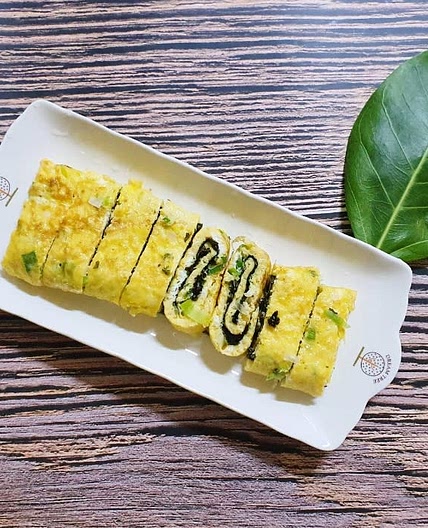 한 끼 밥반찬으로 좋은 날치알 김계란말이 만들기