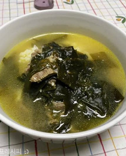 [미역국 끓이는 방법] 고소한 소고기미역국 맛있게 끓이는법