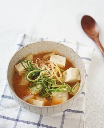 달래요리 얼큰하게 달래된장찌개 끓였어요